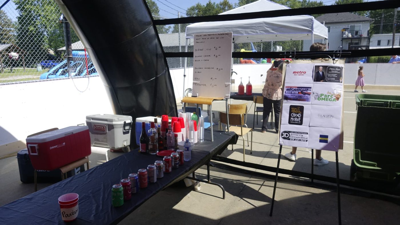 Bar et remerciements aux commanditaires de la fête